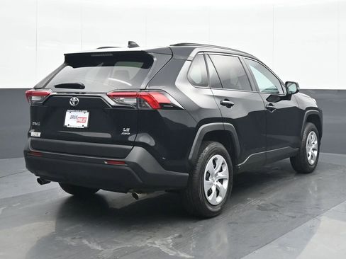 Used 2019 Toyota RAV4 LE image 6