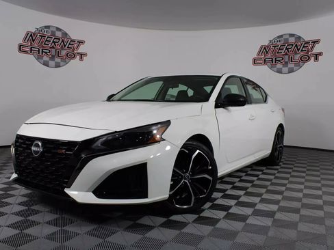 Used 2024 Nissan Altima 2.5 SR FWD image 1