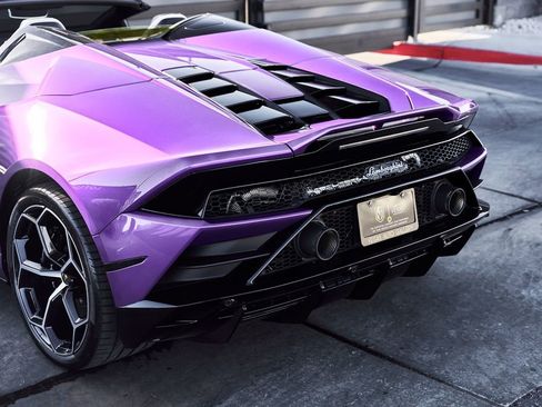 Used 2024 Lamborghini Huracan EVO image 22