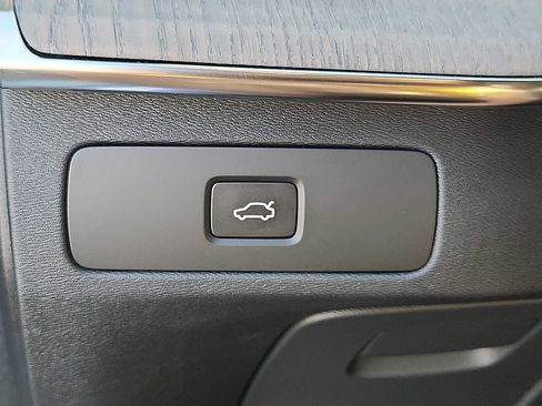 Used 2026 Volvo XC90 B6 Ultra w/ Protection Package AWD/4WD image 23