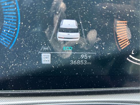 Used 2025 Hyundai Santa Fe SEL FWD image 17