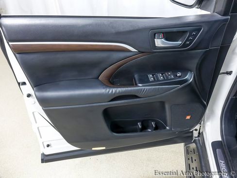 Used 2015 Toyota Highlander Limited Platinum image 20