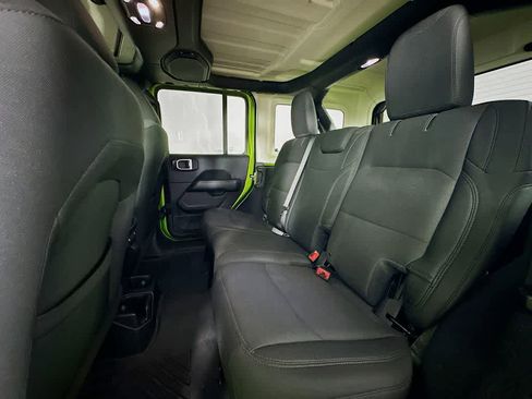 Used 2019 Jeep Wrangler Unlimited Sahara w/ LED Lighting Group image 14