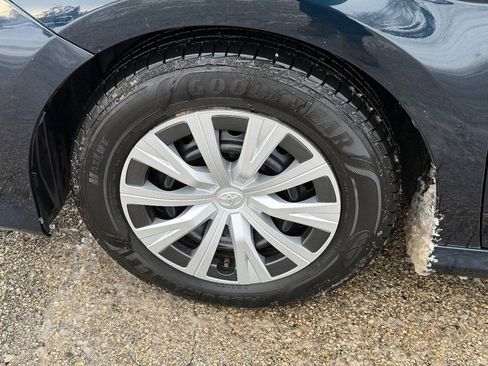 Used 2019 Toyota Camry LE image 10