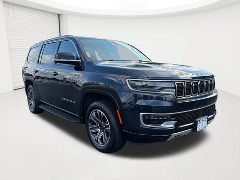 Used 2025 Jeep Wagoneer Series II AWD/4WD image 3