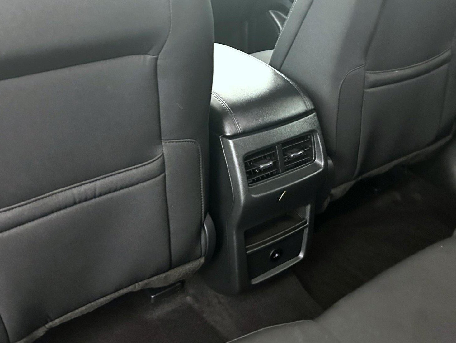 Used 2024 Ford Edge SE w/ Black Appearance Package AWD/4WD image 21