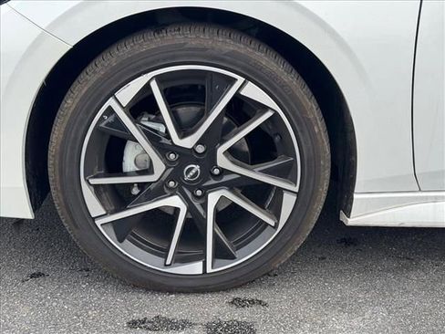 Certified 2025 Nissan Sentra SR image 9