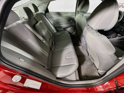 Certified 2025 Hyundai Elantra SEL FWD image 30