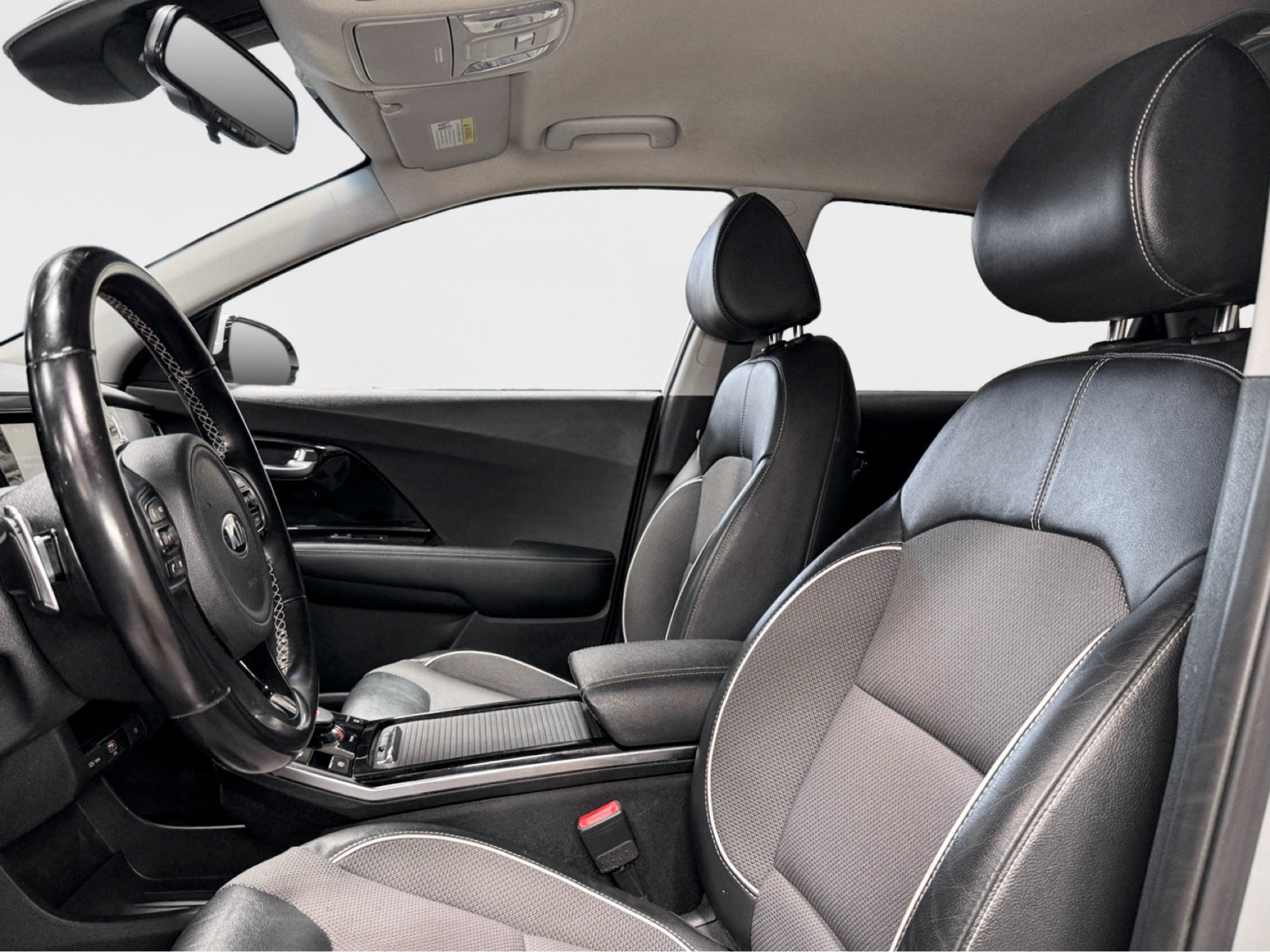 Used 2019 Kia Niro EX w/ Cold Weather Package 2.0 FWD image 16