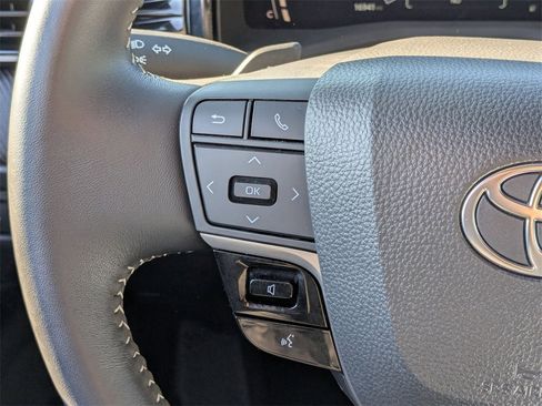 Used 2025 Toyota Camry SE image 19