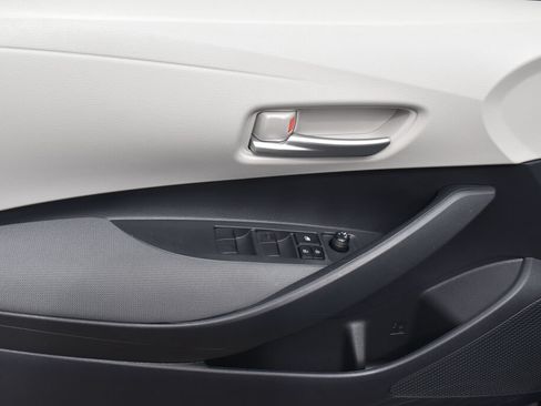Certified 2021 Toyota Corolla LE FWD image 17