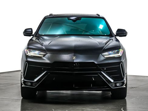 Used 2023 Lamborghini Urus S image 2
