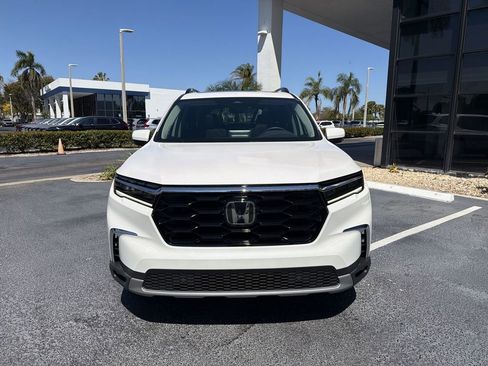 Used 2023 Honda Pilot Touring image 3