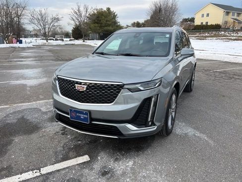 Used 2025 Cadillac XT6 Premium Luxury image 4