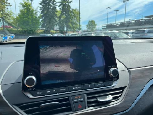 Used 2025 Nissan Altima 2.5 SV FWD image 20