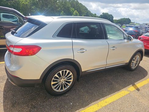 Used 2017 Lincoln MKX Select w/ Select Plus Package FWD image 6