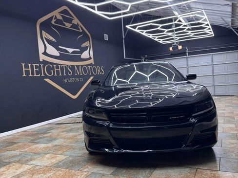 Used 2023 Dodge Charger SXT w/ Blacktop Package RWD image 2