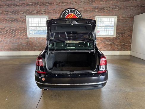 Used 2018 Volkswagen Passat 2.0T R-Line image 35