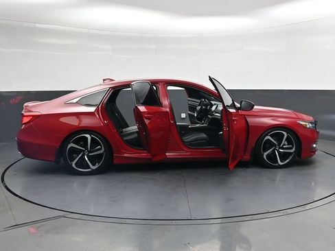 Used 2018 Honda Accord Sport image 40