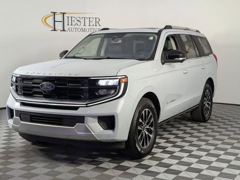 Used 2025 Ford Expedition Platinum AWD/4WD image 4