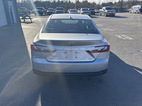 Used 2025 Toyota Camry LE image 4