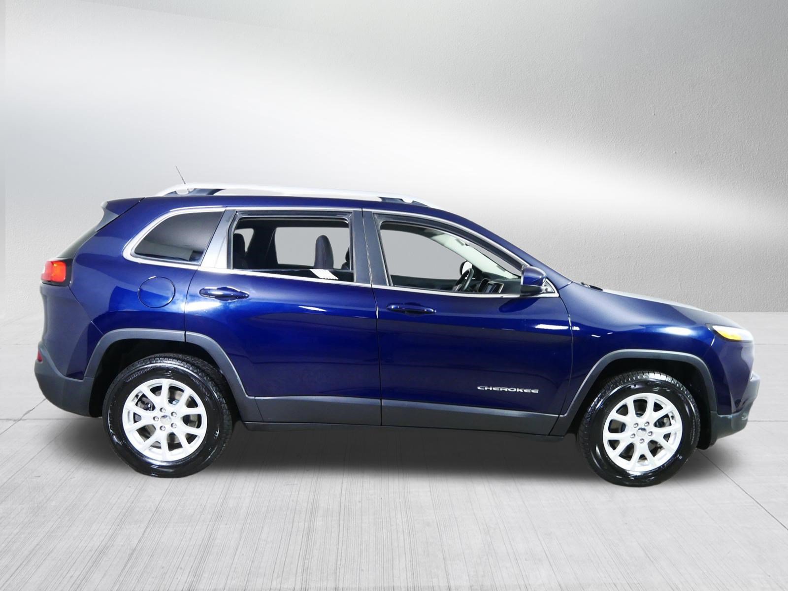 Used 2014 Jeep Cherokee Latitude w/ Cold Weather Group AWD/4WD image 8