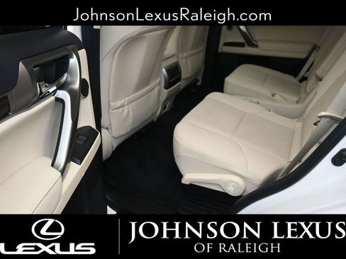 Used 2022 Lexus GX 460 Premium w/ Accessory Package AWD/4WD image 12