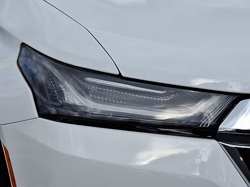 Used 2023 Chevrolet Traverse LT image 10