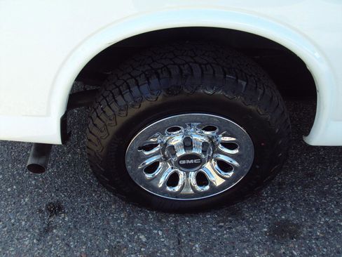 Used 2012 GMC Savana 1500 AWD image 28