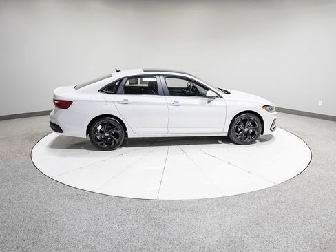 Used 2025 Volkswagen Jetta SE w/ Black Wheel Package image 26