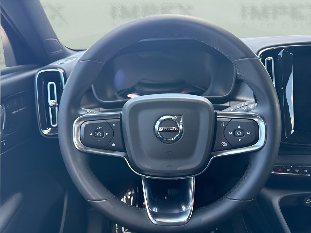 Used 2023 Volvo XC40 Recharge Ultimate AWD/4WD image 15
