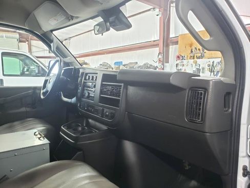Used 2020 Chevrolet Express 3500 Extended w/ Driver Convenience Package RWD image 15