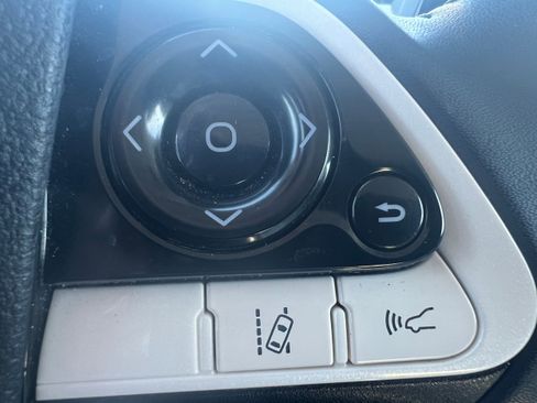 Used 2018 Toyota Prius Four w/ Advanced Technology Package image 22