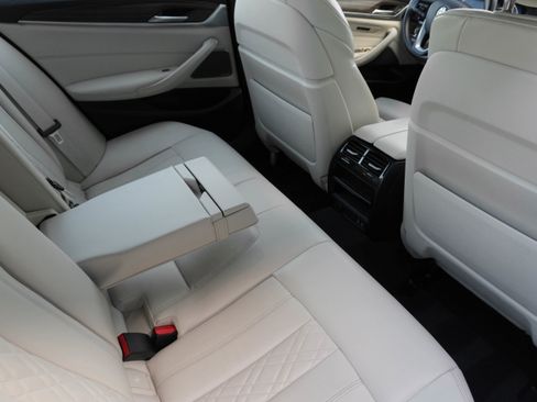 Certified 2023 BMW 540i w/ Premium Package image 35