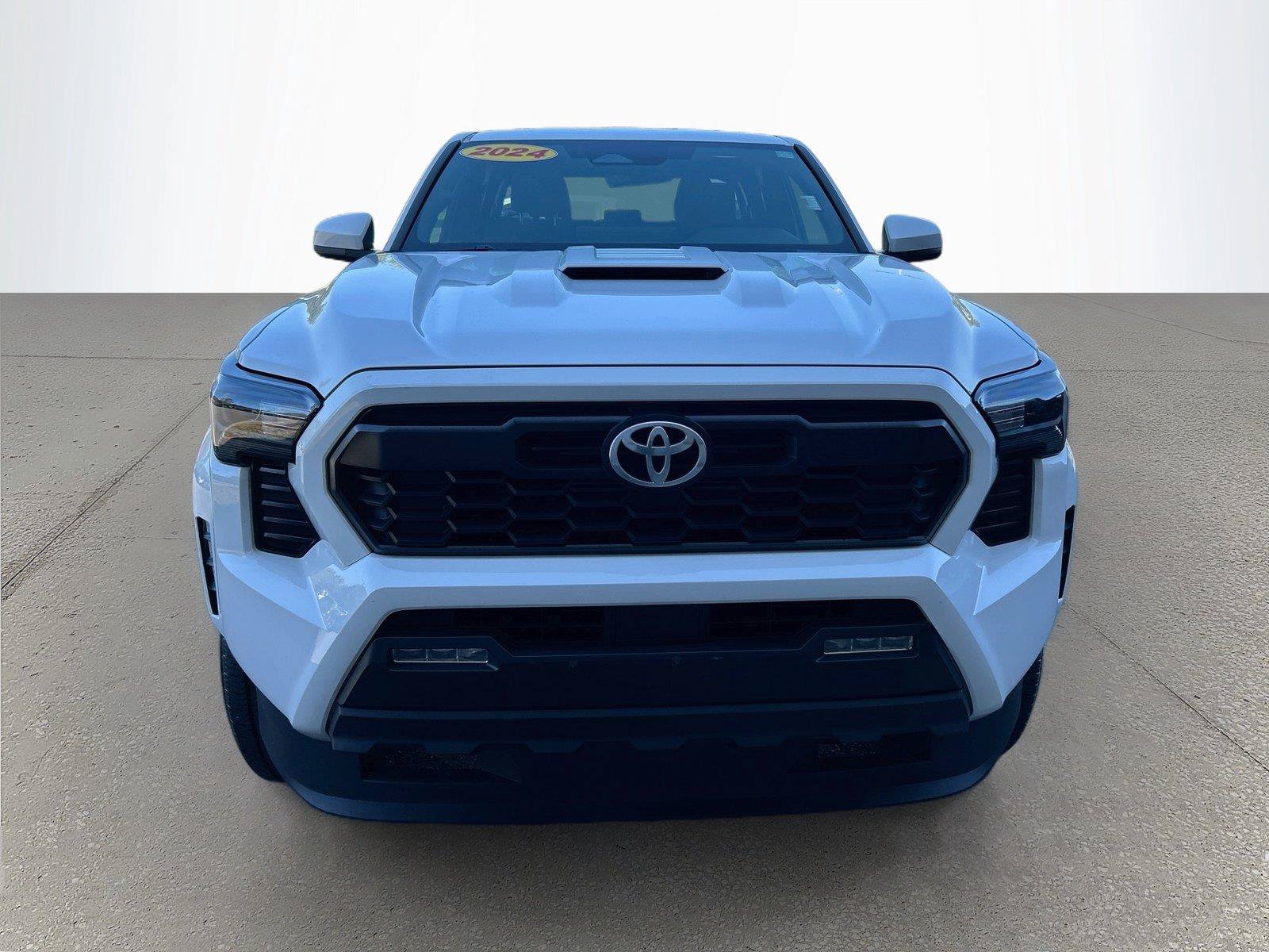 Used 2024 Toyota Tacoma TRD Sport AWD/4WD image 9