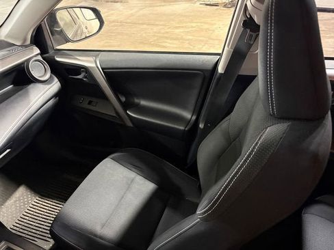 Used 2018 Toyota RAV4 XLE image 18