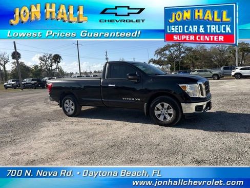 Used 2018 Nissan Titan SV image 16