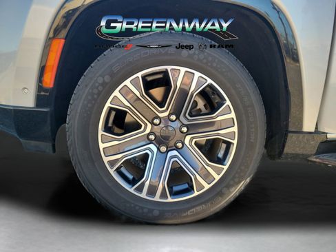 Used 2022 Jeep Wagoneer Series III w/ Flexible Seating Group image 32