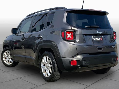 Used 2018 Jeep Renegade Latitude FWD image 11
