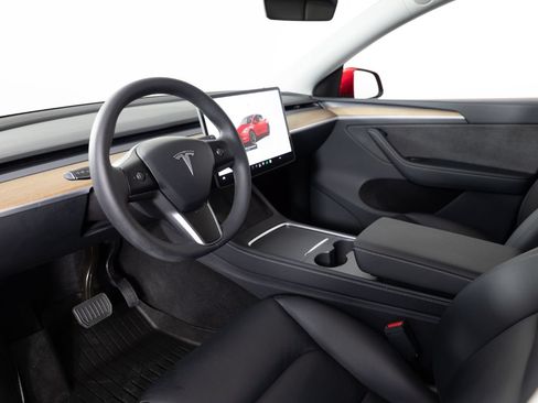 Used 2024 Tesla Model Y Long Range AWD/4WD image 12