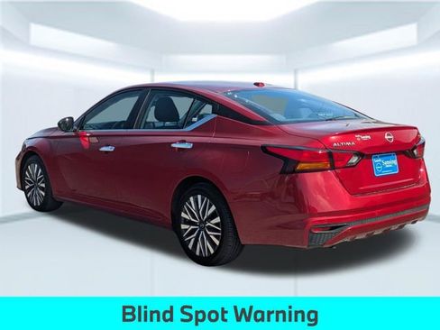 Used 2024 Nissan Altima 2.5 SV FWD image 4