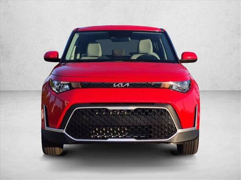 Used 2025 Kia Soul LX FWD image 2