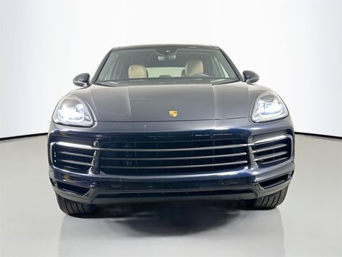 Certified 2023 Porsche Cayenne Platinum Edition image 10