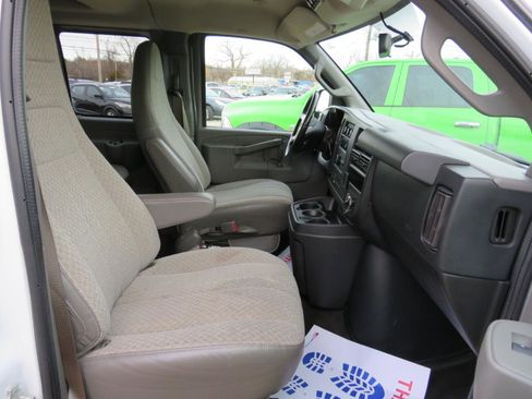 Used 2018 Chevrolet Express 3500 LT w/ LT Preferred Equipment Group RWD image 19