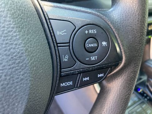 Used 2022 Toyota RAV4 XLE image 43