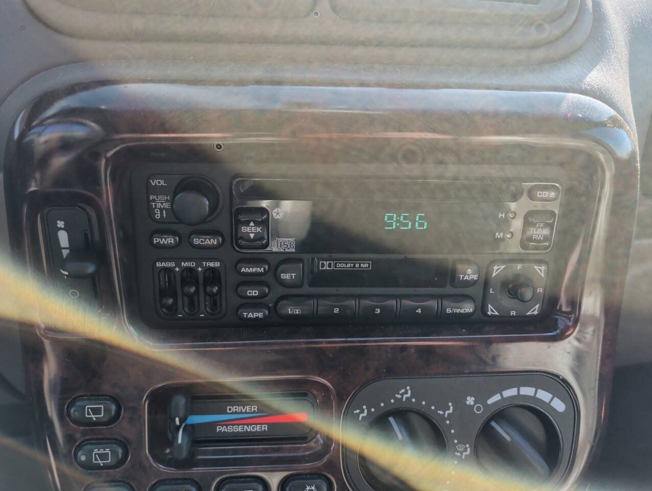 Used 1999 Chrysler Town & Country Limited FWD image 35