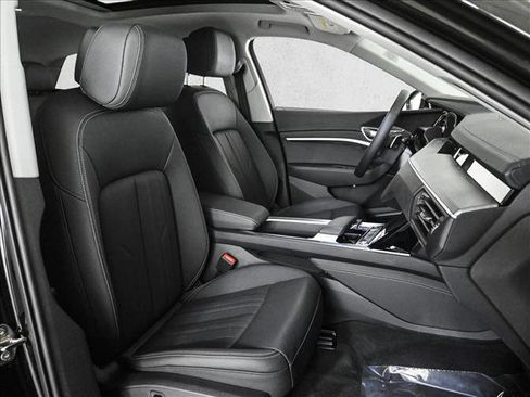 Certified 2023 Audi e-tron Premium Plus w/ Premium Plus Package image 22