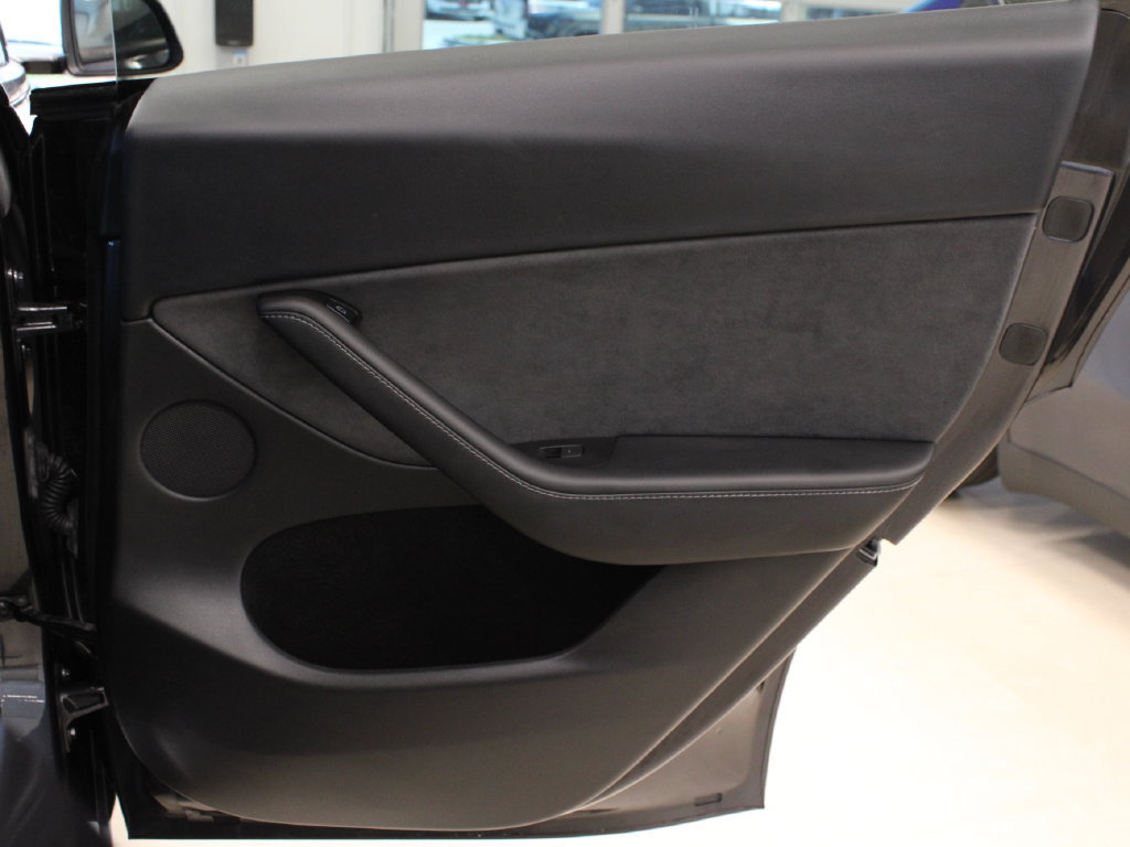 Used 2025 Tesla Model Y Long Range RWD image 24