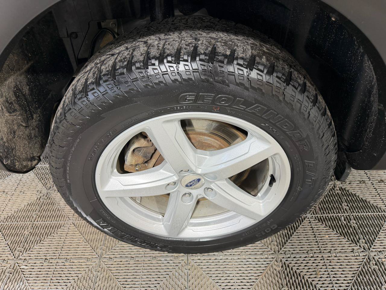 Used 2016 Ford Explorer XLT w/ Equipment Group 202A AWD/4WD image 30