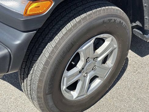 Used 2023 Jeep Wrangler Sport S image 6